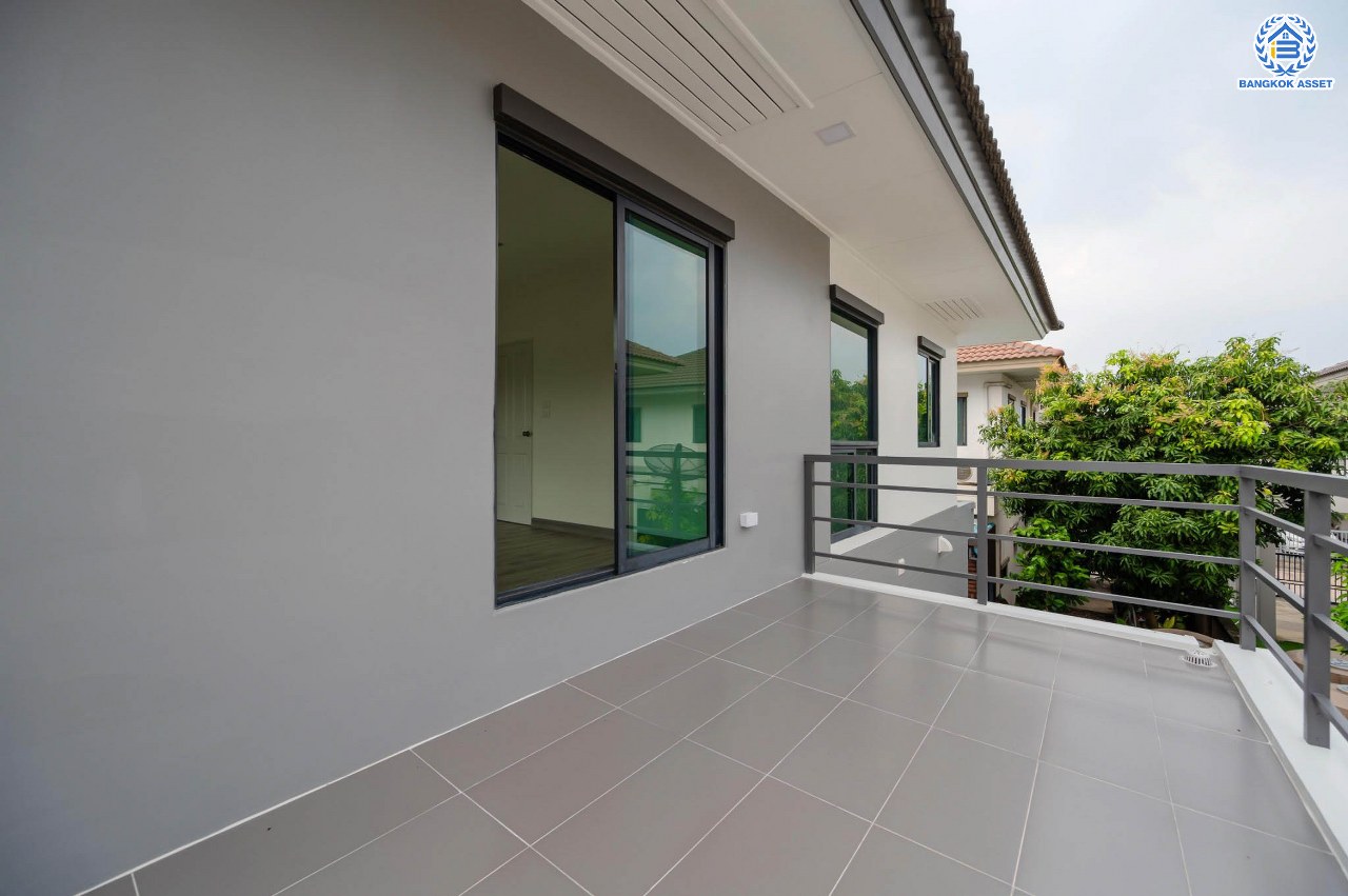 บ้านมือสองตกแต่งใหม่ โครงการ สราญสิริ ติวานนท์-แจ้งวัฒนะ1 เนื้อที่ 50.8 ตร.ว. ดีไซน์ตอบทุกไลฟ์สไตล์ ฟังก์ชัน 3 ห้องนอน 2 ห้องน้ำ จอดรถได้ 2 คัน Living กว้างขวาง บนทำเลติดถนนใหญ่ เชื่อมต่อทุกเส้นทาง ใกล้จุดขึ้นทางด่วน "ศรีสมาน"